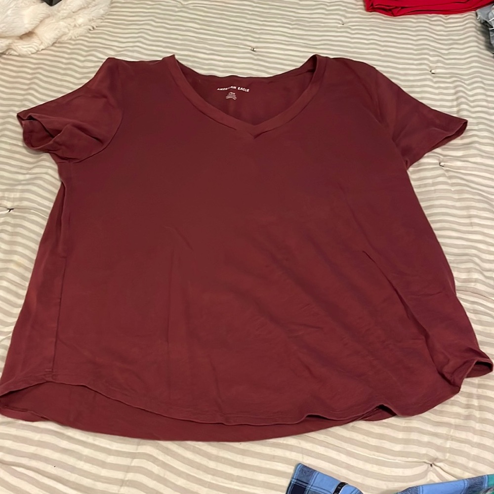 (SOLD) Woman’s Large Maroon American Eagle V-Neck